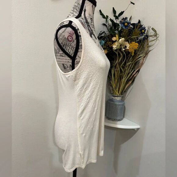 Maurices Cream and Sequenced Tank Top size Medium - Picture 4 of 10